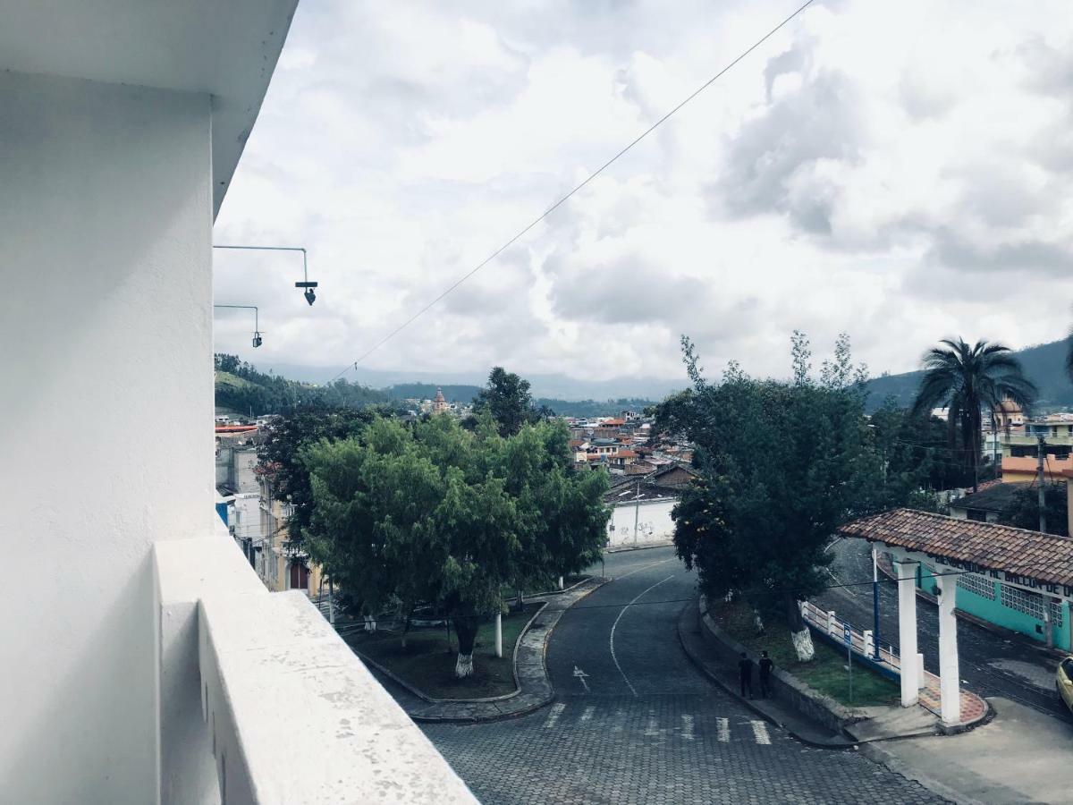 Hostal Chasqui Otavalo Exteriör bild